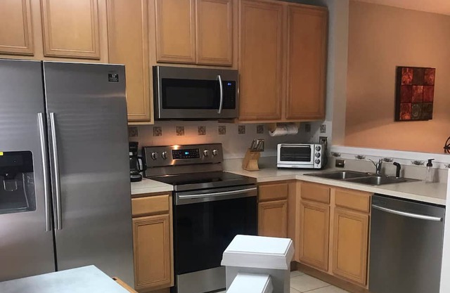 2 Bedroom 2.5 Bath Townhouse in the Orlando Area
