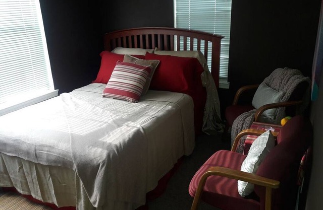 HOLIDAY SPECIAL!!!!!! One room studio quarters!!!!