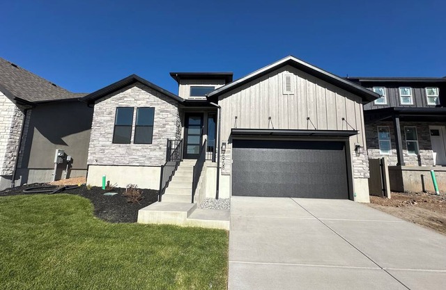 Charming 3-bedroom house located in Mountain Green with WiFi and AC