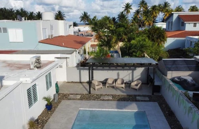 Bright home by the beach with a pool - 4 bedrooms