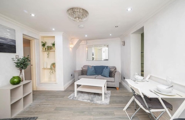 Central Greenwich London Apartment with patio area | Pass the Keys