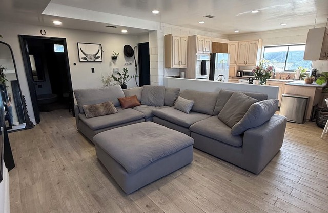 Recently renovated 2-bedroom with WiFi and 65" smart TV in rural Ramona