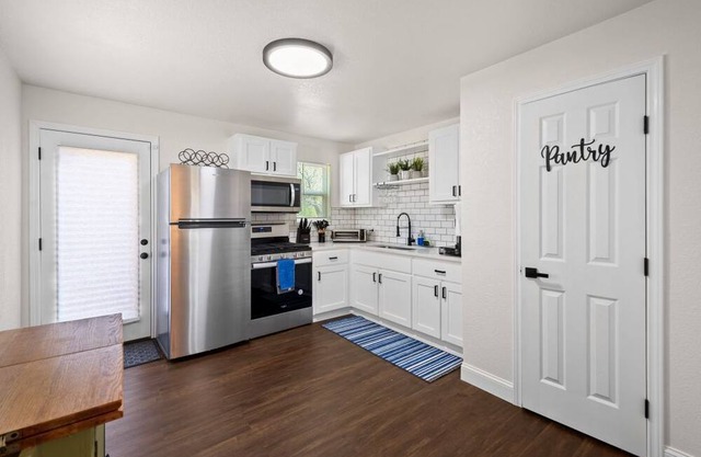COZY ALL-AMERICAN BUNGALOW