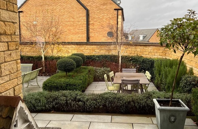 Luxury 5-Bedroom Retreat Garden