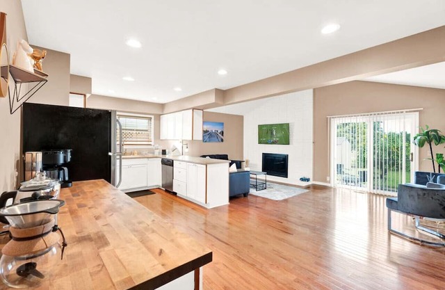 Elegant 3BD Retreat in Sterling Heights