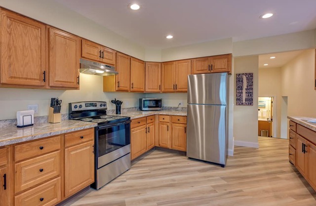 Riverfront Getaway 4 Mi to Downtown Bay City!