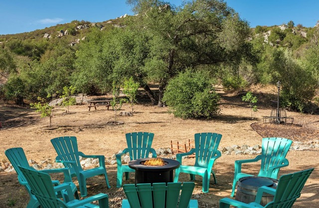 Spacious 4-bedroom Mountain house in Ramona Wine country with Games & Hot tub