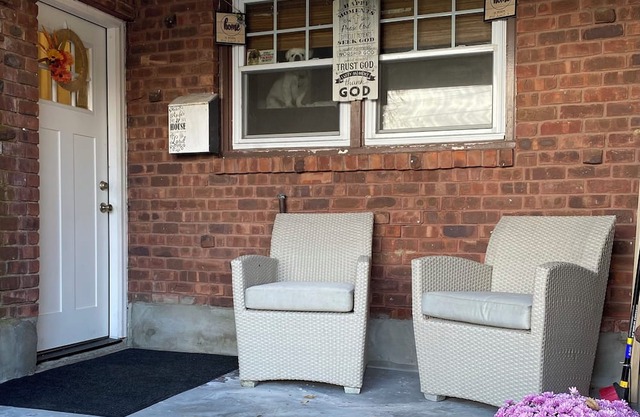 Charming 2-bedroom apartment shopping center Downtown & Casino minutes away