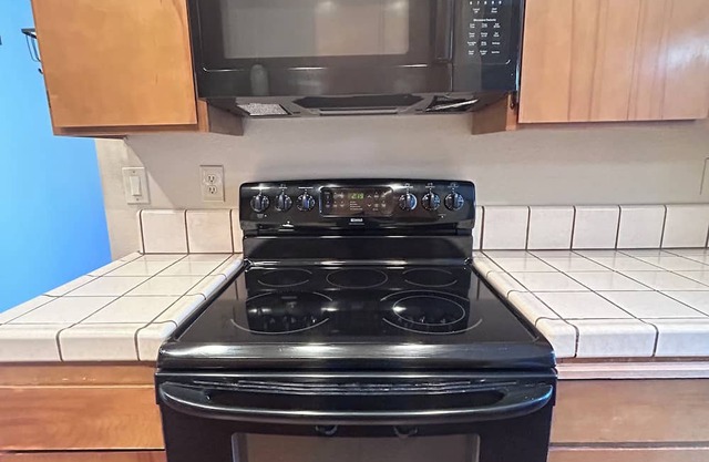 Charming 2-bedroom apartment with WiFi, AC in enchanting Sacramento