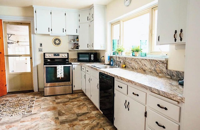 Spacious 4-bedroom house in Letchworth State Park, Castile, NY.