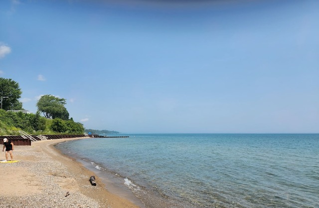 Lil peace of heaven ,enjoy a relaxing vacation, spacious yard and beach access