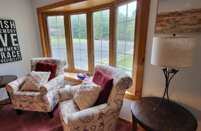 Charming countryside 4-bedroom - sleeps 10 - home in Charlotte Hall, MD