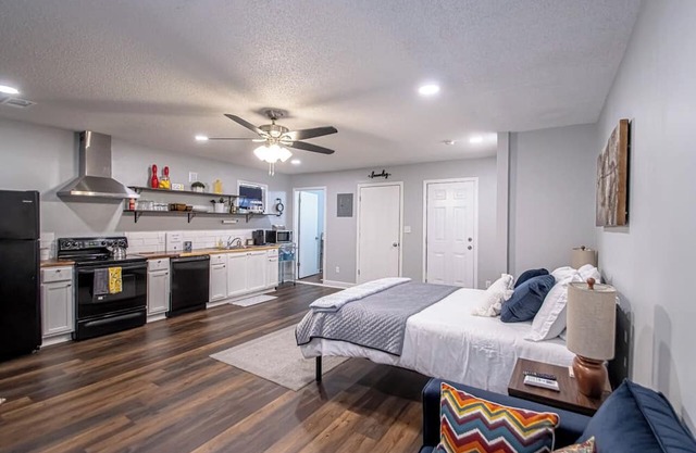 Charming studio apartment with WiFi, AC in wonderful North Little Rock