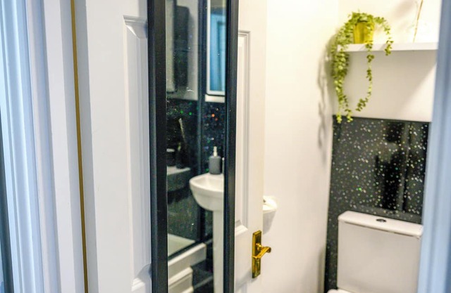 Entire apartment in London - Free Gated Parking