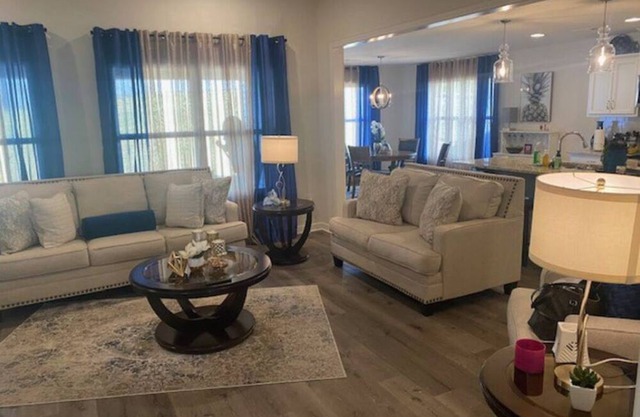 Charming 3-bedroom house in fabulous Northport with AC, WiFi