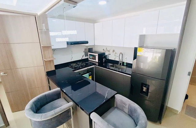 Spacious 3-bedrm LUXURY APTO w/AC, fitness room in beautiful Barranquilla!