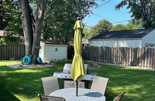 Green Bay Home- 2 bedroom, 1 bath