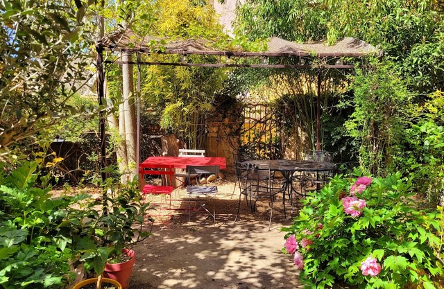 Demeure Vigneronne de 280m² Avec Jardin. 5 Suites Dont une Double, 12 Couchages