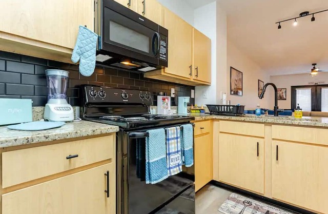 NEW Midtown/Downtown Apartment home