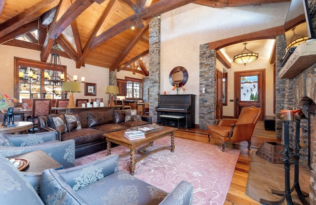 Luxurious 3-Bedroom Summit Residence in Telluride with Ski-In Ski-Out & Hot Tub!