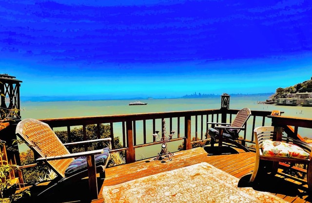 Spectacular Bay views & Gold Coast Living Spectacularly situ