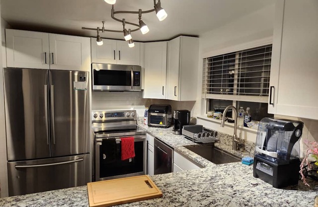 Quiet 1 bedroom 1 bathroom in University Place