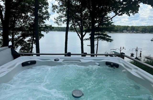 Rose Lake Shores Cottage