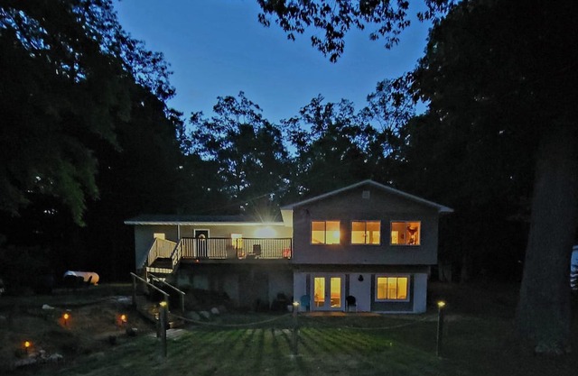 Pet friendly Lakefront Cottage/Cabin between Ludington/Baldwin/Manistee