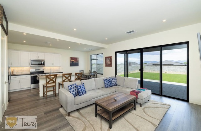 *Newly Listed *Spacious *Family Friendly *Modern