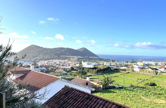 Haus mit Terrasse und Stadtblick, 10min Minuten zum Zentrum und Meer