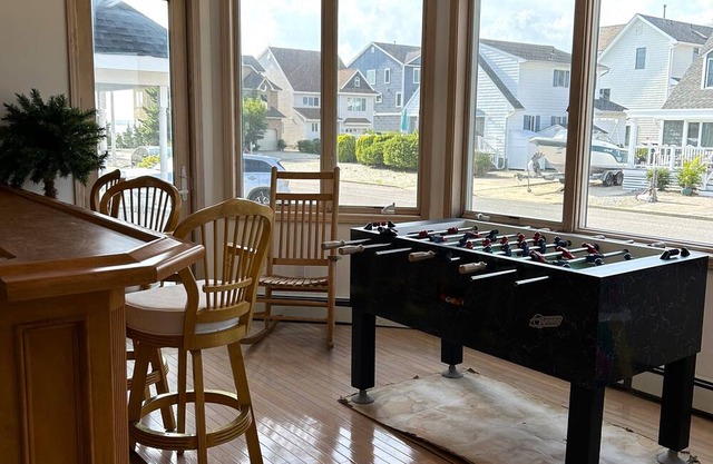 Water Front Spacious 5-bedroom house with WiFi, AC in beautiful Seaside Park
