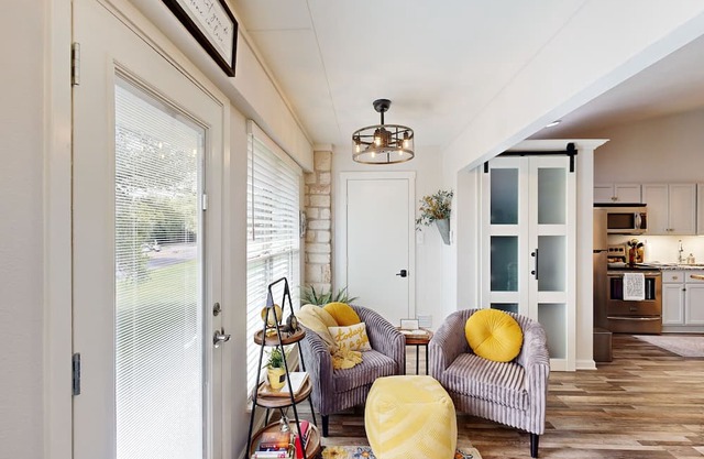Updated condo near the Golf Course with fireplace, wifi