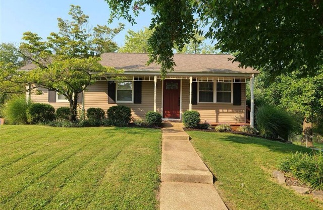 Charming 1-bedroom in basement with AC, WiFi in awesome Ballwin