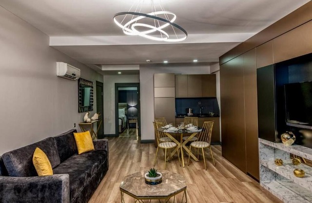 A Palace Suites - One-Bedroom Suite