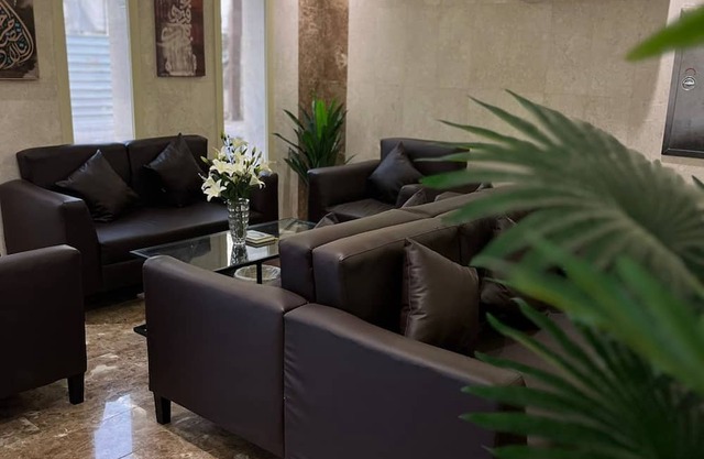 Cozy 2-bedroom hotel with WiFi, AC in beautiful Makkah
