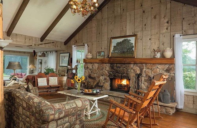 Cozy Loft Suite-Part of Dog Trot House-Shared Pool, Fireplace Ranch Fun Options