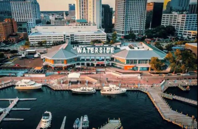 3BED-Central Downtown apt w/balcony