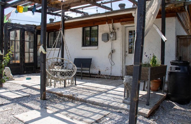 Permaculture Bungalow Safe Haven - 15 min away from downtown & Tinker!