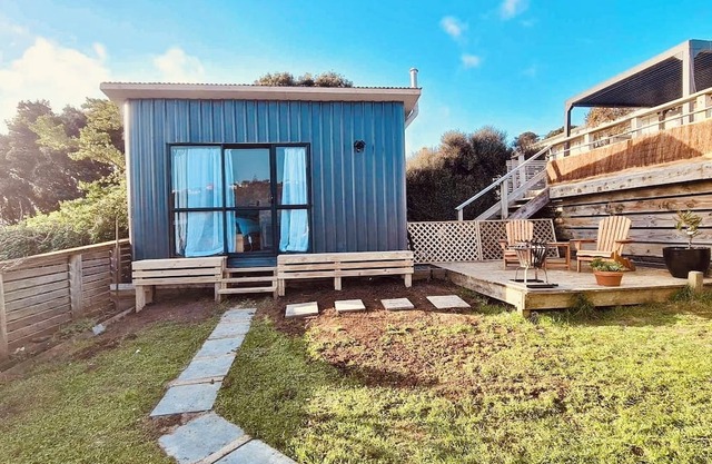Tiny House with private yard close to the Airport