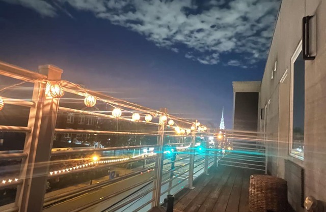 Great room w great views 11 min America Dream Mall, 12 min from the Path train