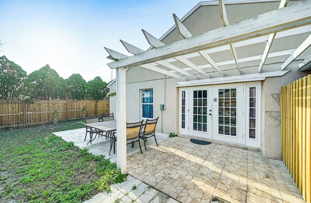 New Port Richey Retreat w/ Yard: 7 Mi to Beach