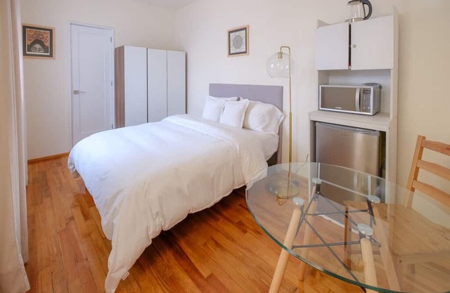 Independent room with private bathroom Condesa