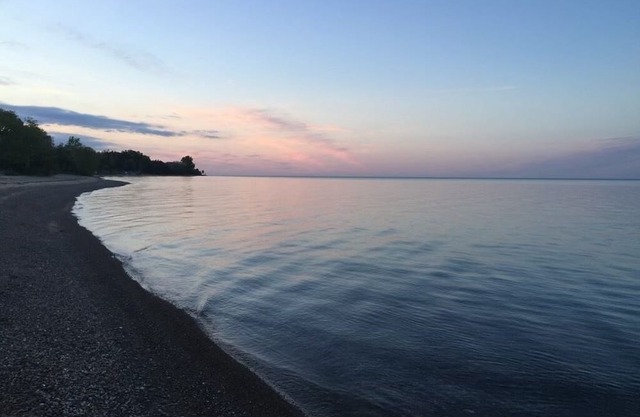 BeachFront Couples Getaway w Starlink & Sunrises!