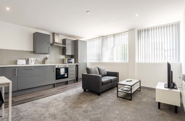 Modern & Bright 2 Bedroom Apartment in Yeadon