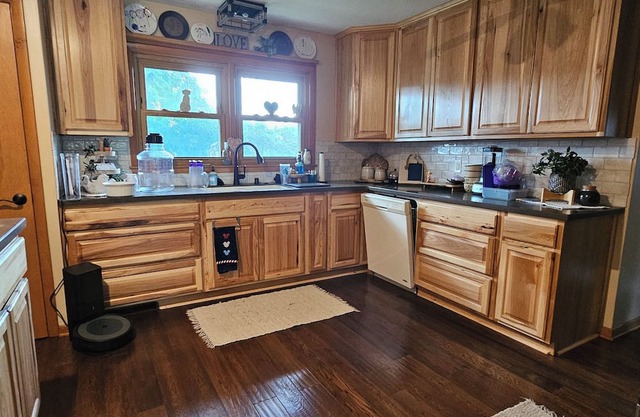 Charming 2-bedroom house in tranquil Mukwonago . 25 min to downtown Milwaukee.