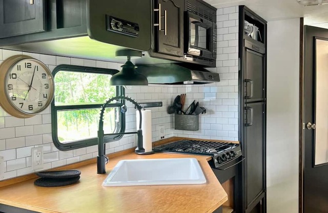 Cozy 2-bedroom mobile home with Pool, AC in lovely Gardiner