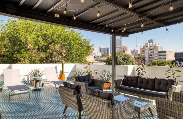 Mr. W | 2Br |Balcony + Location