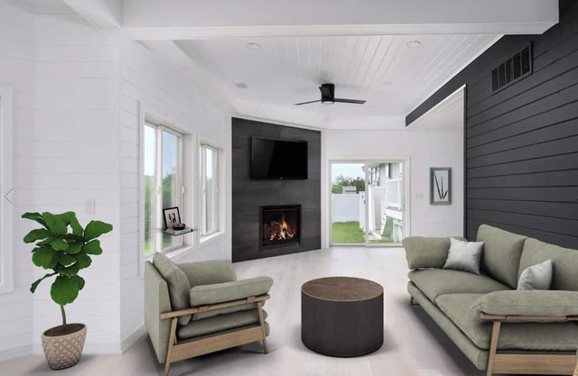Impeccably renovated 5 Bedroom on the water