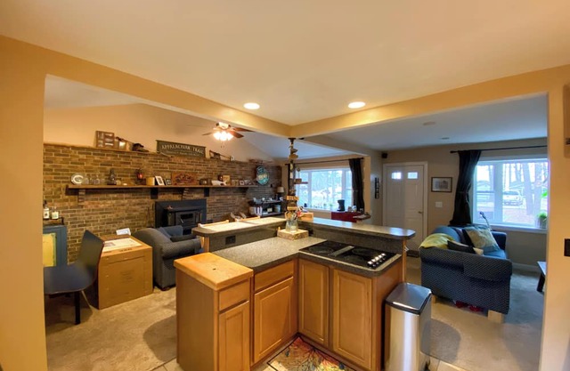 Cozy home in idyllic Tall Timbers just a short walk to the Potomac River!