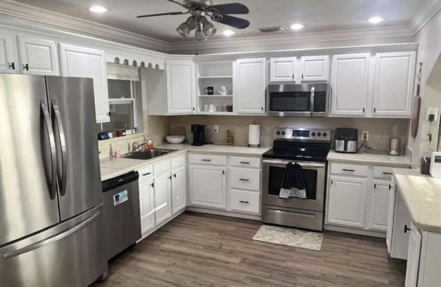 Escape to Paradise: Spacious Living in the Heart of Punta Gorda!